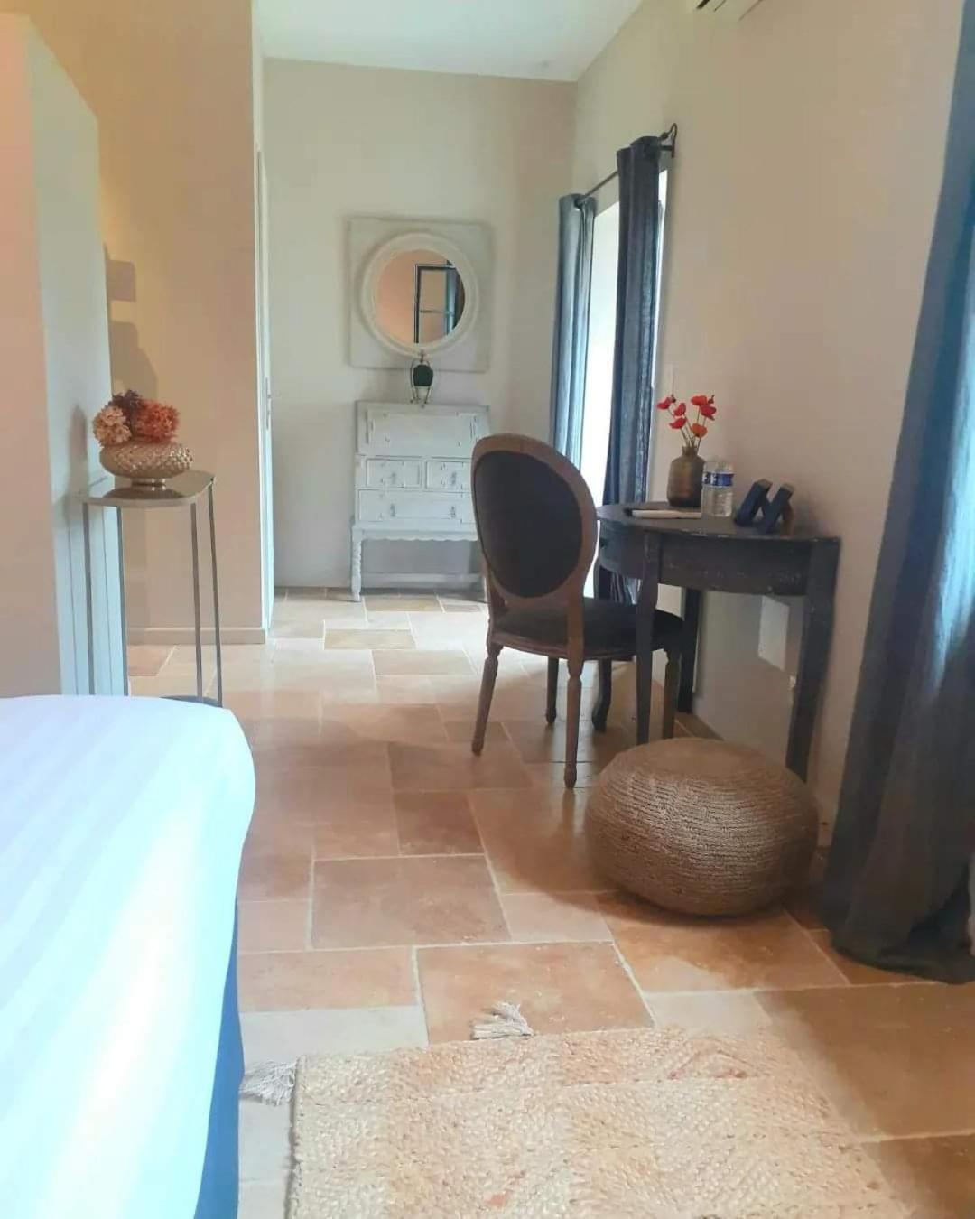 Domaine De La Limetiere Hotel Neuvy-le-Roi Екстериор снимка